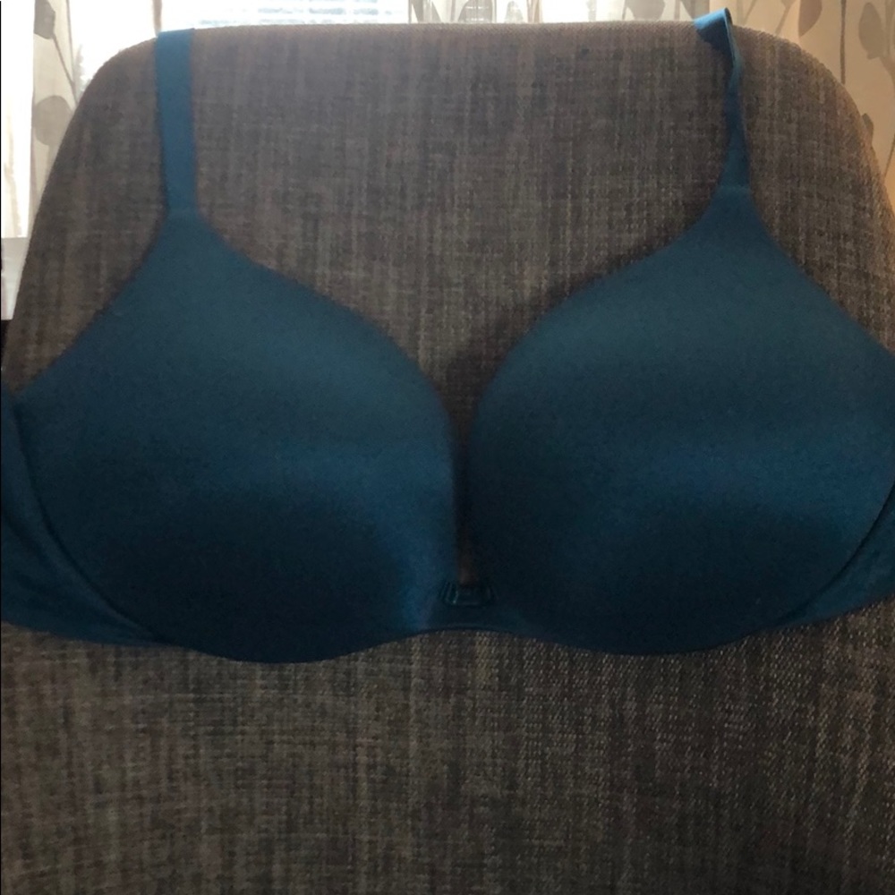 Incredible by Victoria plunge bra